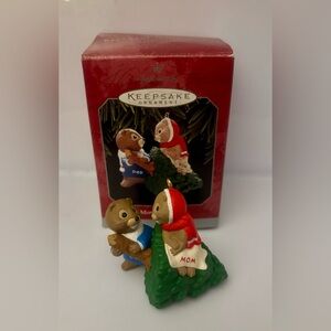 1998 Hallmark Keepsake Ornament Mom And Dad Beavers
